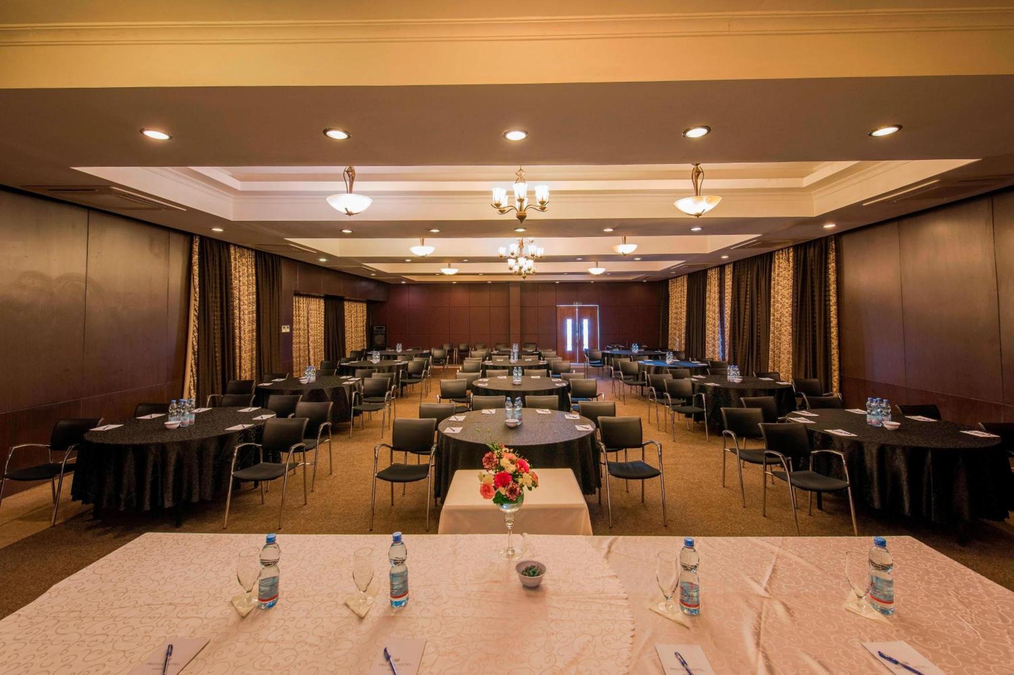 Protea Hotel By Marriott Dar Es Salaam Courtyard Dar es Salaam Exterior foto
